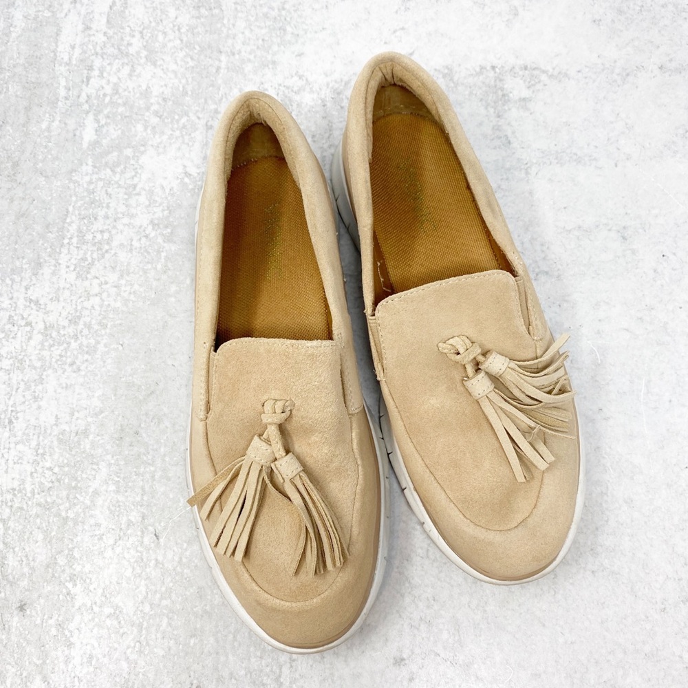 Vionic Quinn Suede Tasseled Loafers Cream 7
